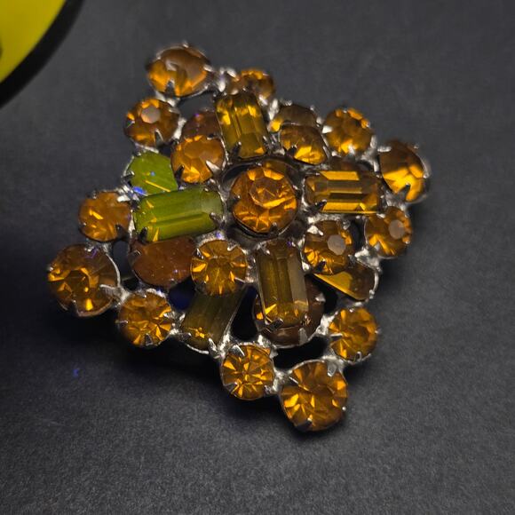 Golden Yellow Rhinestone Brooch Square UV Glow Vintage Jewelry - Picture 4 of 8